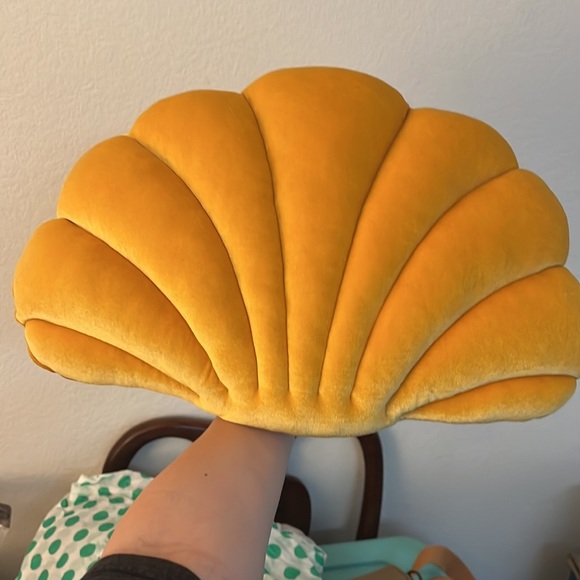 Seashell Pillow - Picture 4 of 5